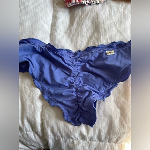 Bikini - Picture 3 of 5